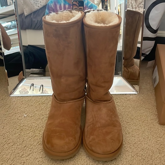 UGG tan Boots size 5!! - Picture 1 of 4